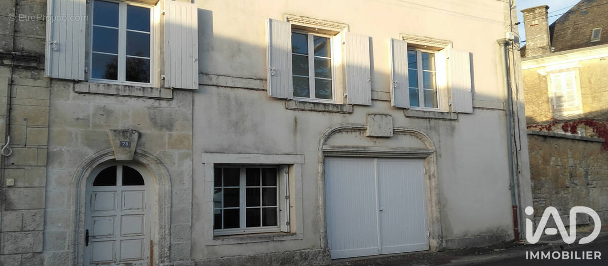 Photo 1 - Maison à SAINT-JEAN-D'ANGELY