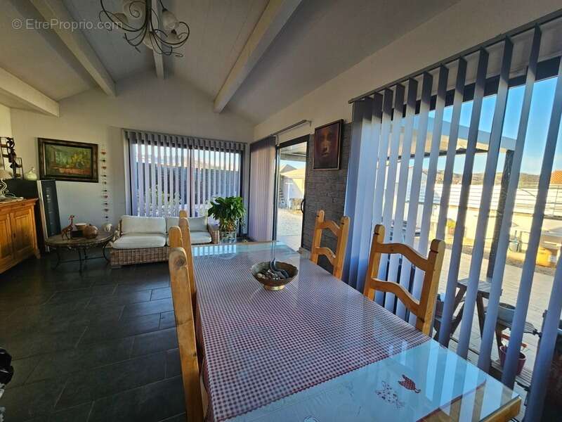 Maison à LES MARTRES-DE-VEYRE