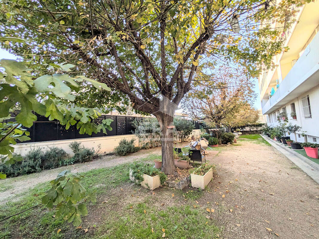 Appartement à MARSEILLE-4E