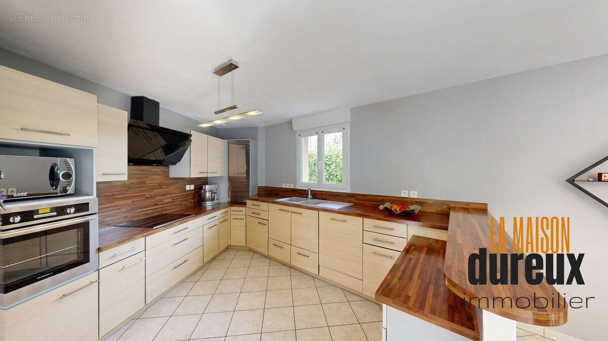 Maison 101 m² à Arc-Les-Gray  - photo 9