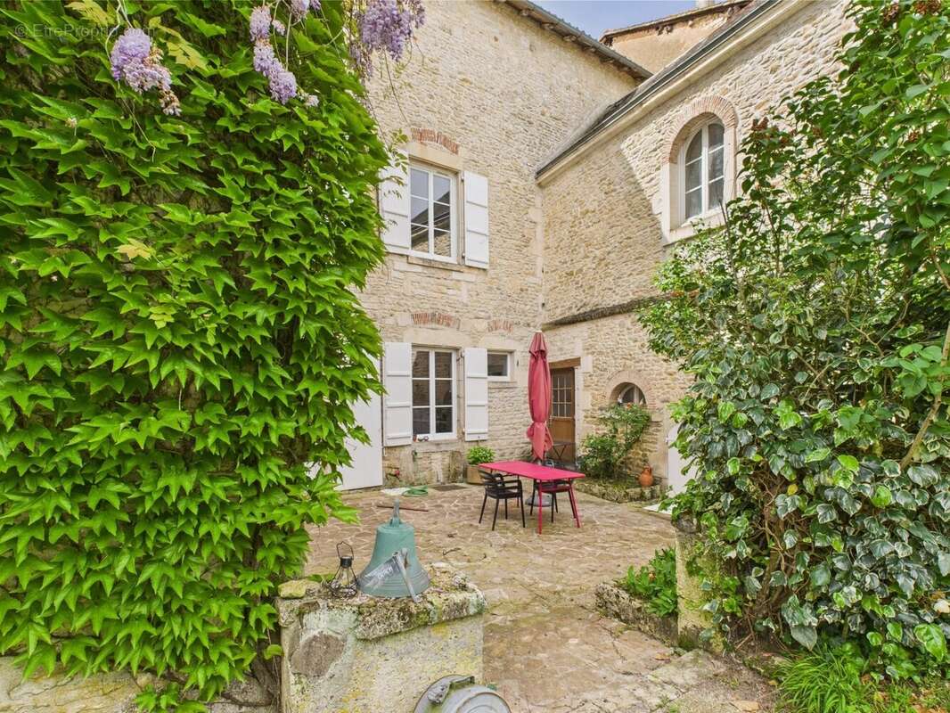 Maison à RUFFEC