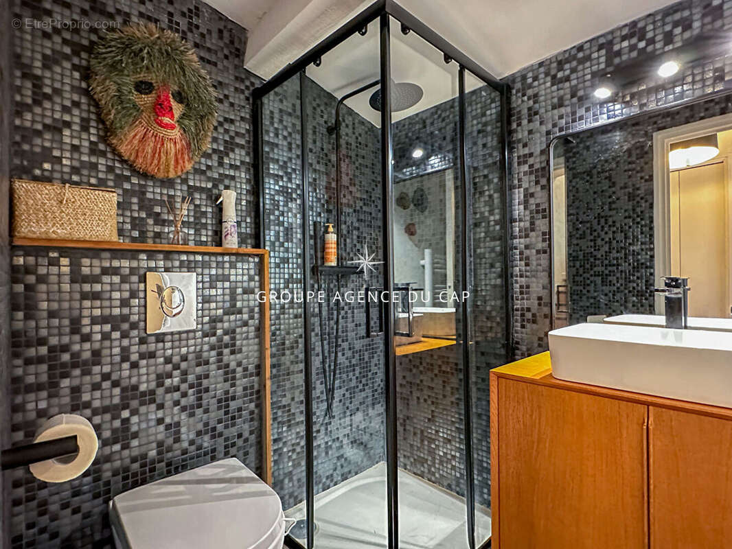 À vendre villa de 140m², 7pièces comprenant 5 chambres avec piscine, située aux issambres - photo 16