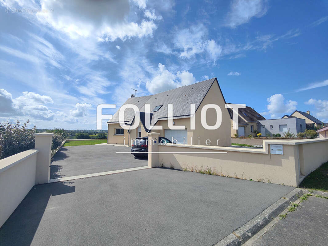 Maison à CONDE-SUR-VIRE