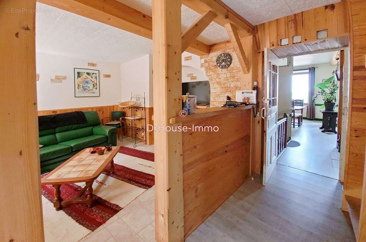 Maison à SAINT-GEORGES-EN-COUZAN