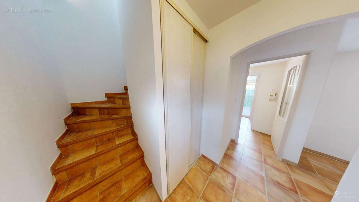 Maison La Fare Les Oliviers 4 pièce(s) 80 m2 / - photo 7