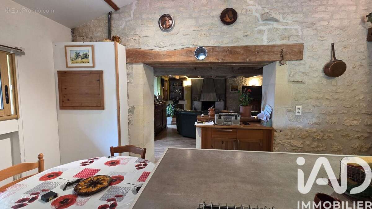 Photo 2 - Maison à SAINT-SATURNIN