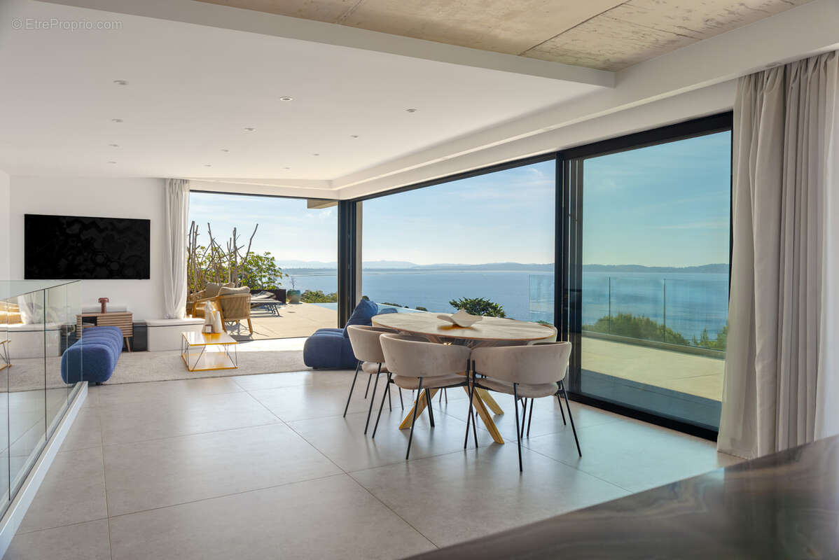 Maison à CARQUEIRANNE