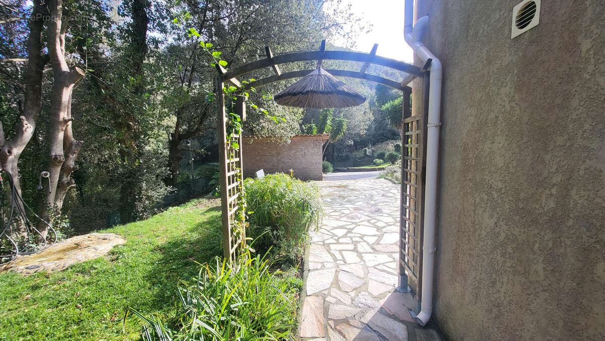 Maison à TOMINO