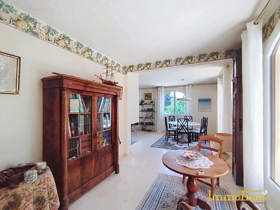 SAINT-MARCELLIN – Maison d’architecte de plus de 200 m², 6 chambres et piscine - photo 10