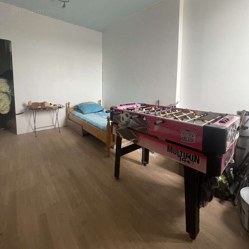 Sury-en-Vaux, située proche des commerces dans un - photo 10