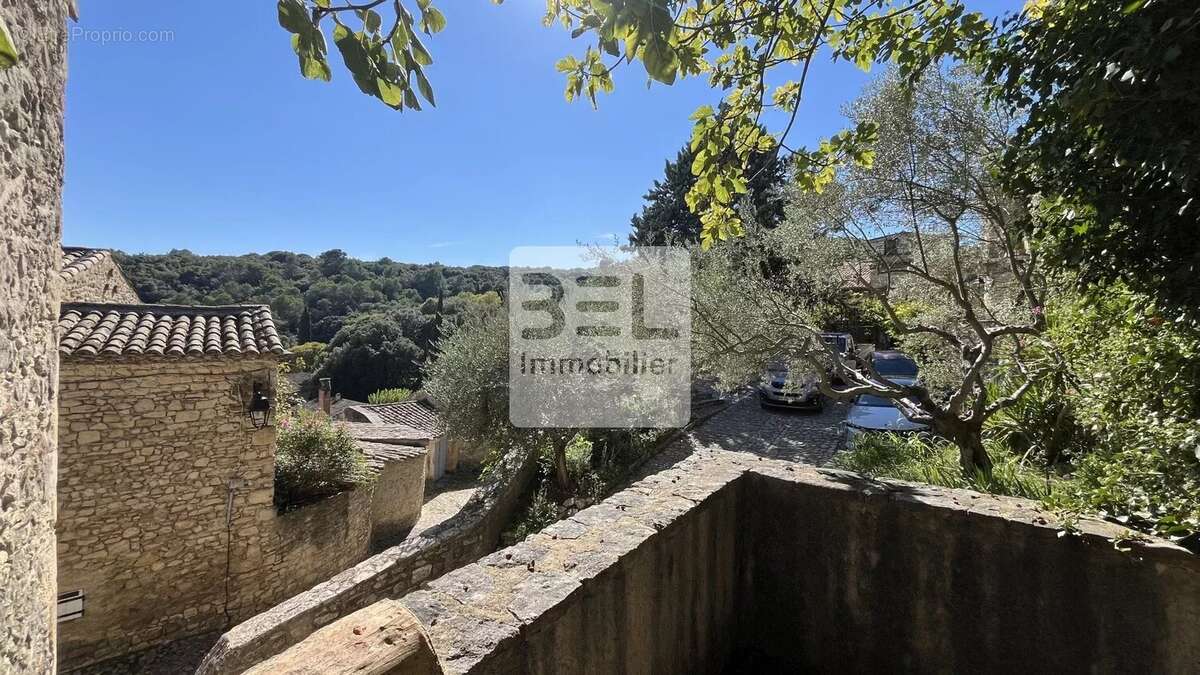 Maison à LA ROQUE-SUR-CEZE