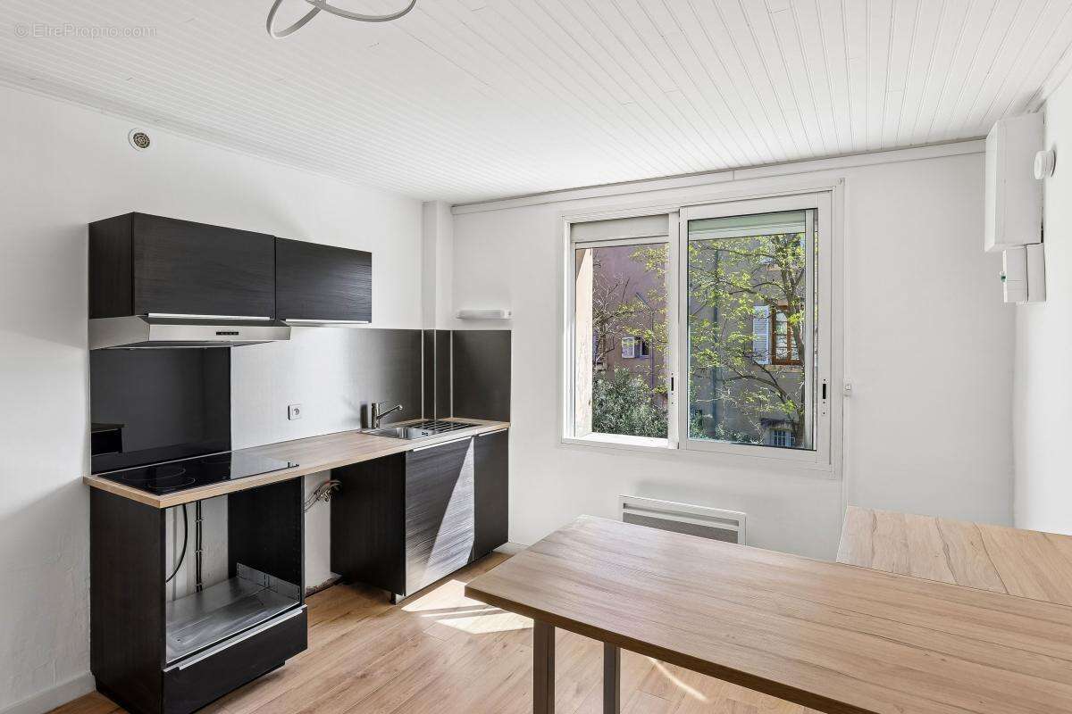 Appartement à LA FARE-LES-OLIVIERS