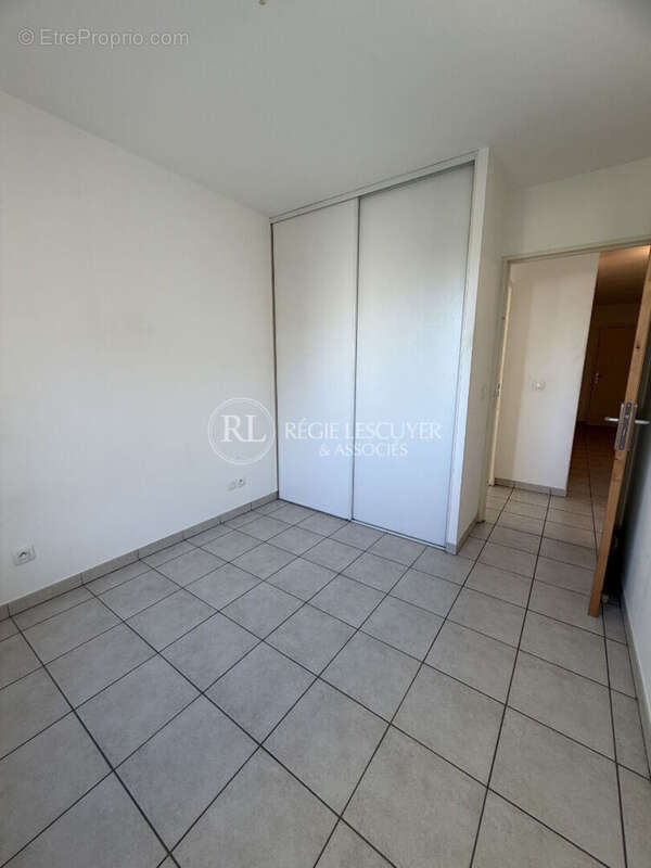 Villeurbanne - T3 au calme avec terrasse et garage - photo 6