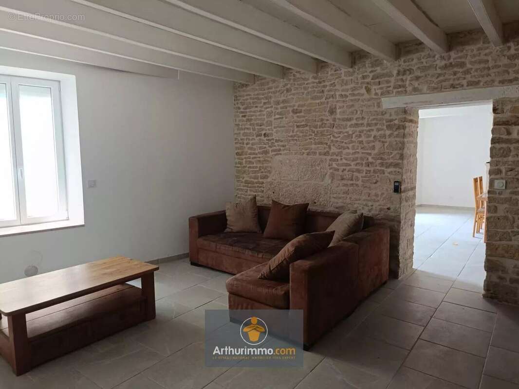 Maison à SAINT-HILAIRE-LA-PALUD