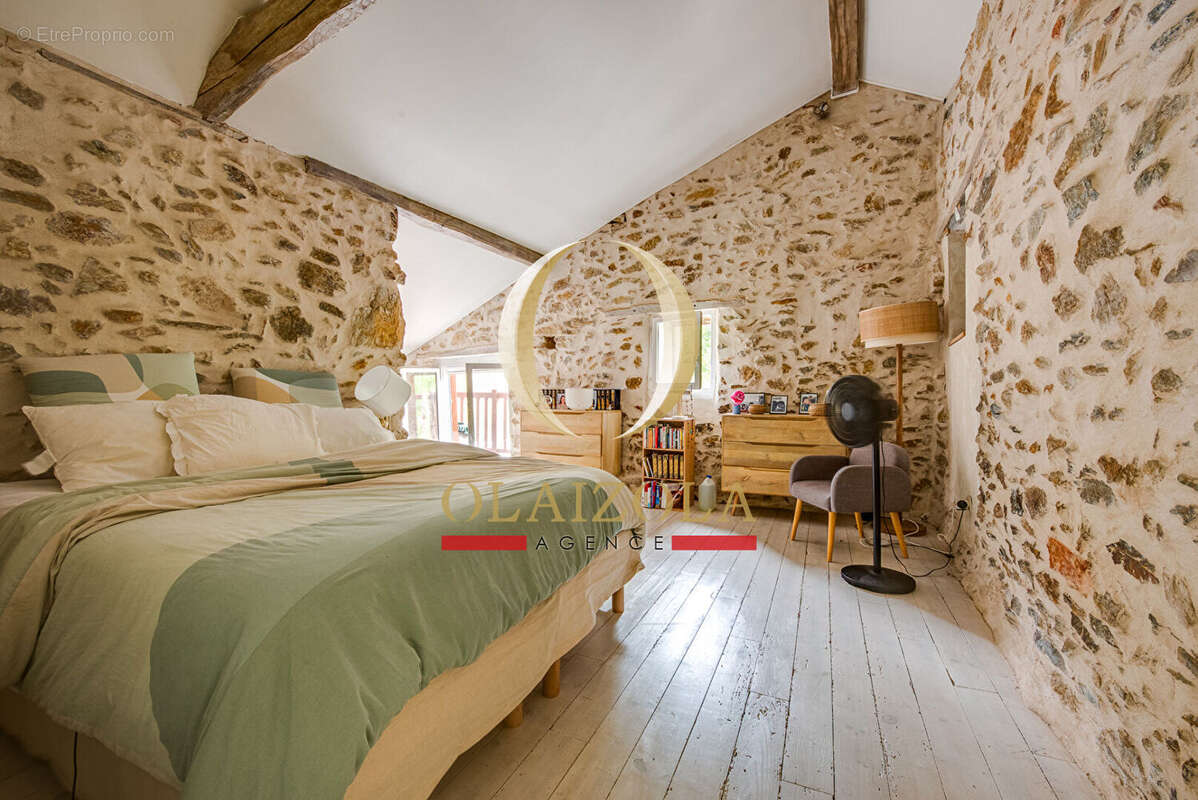 LOUHOSSOA - Ferme basque rénovée avec piscine, 4 hectares et vue montagne - photo 15