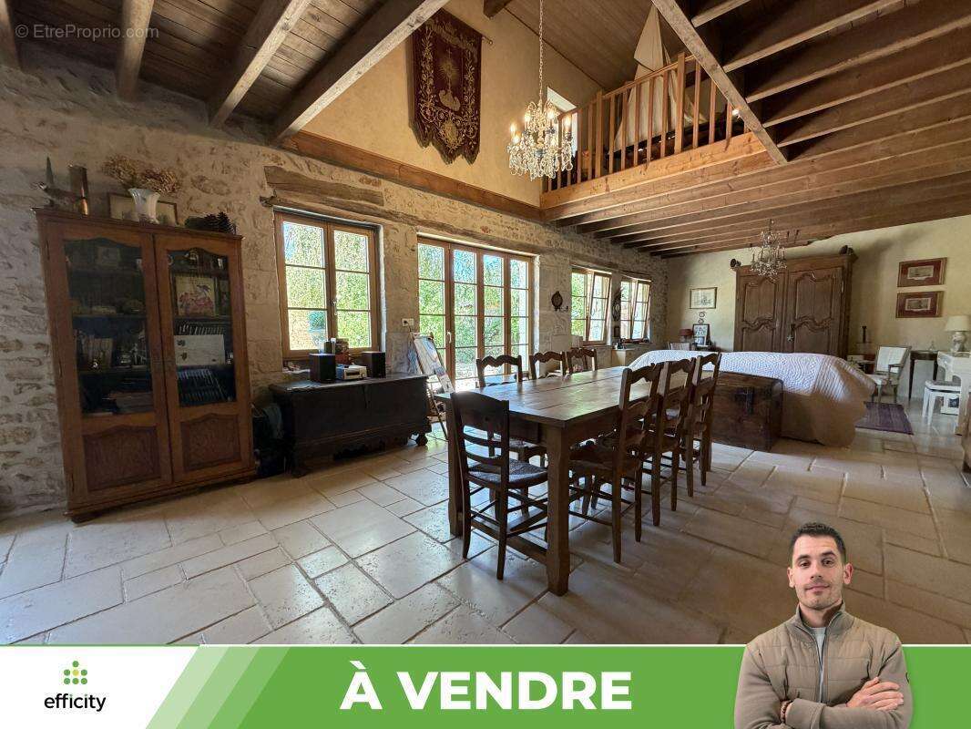 Maison 260 m² à Couhe  - photo 3