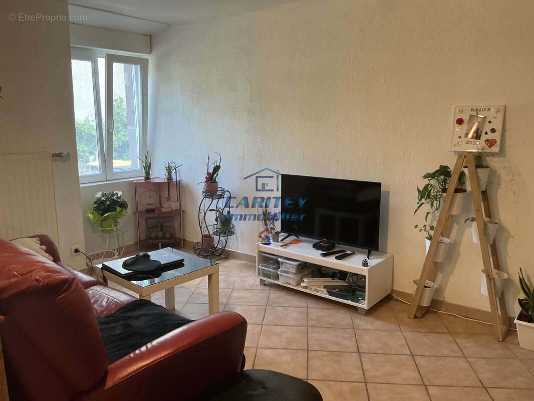 Domaine compose d'une maison d'habitation, 3 appartements, dependance, sur terrain de 38690m2 - photo 20