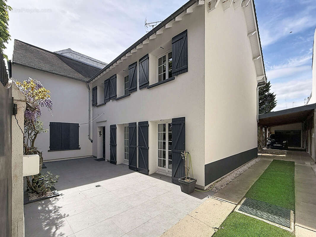 Maison à SAINT-MAUR-DES-FOSSES