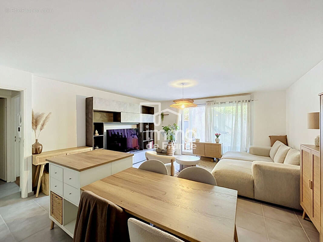 Magnifique T2 de 51 m² en rez-de-jardin avec piscine, garage et place de parking - photo 3