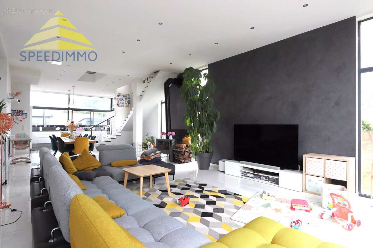 Maison à VARENNES-JARCY