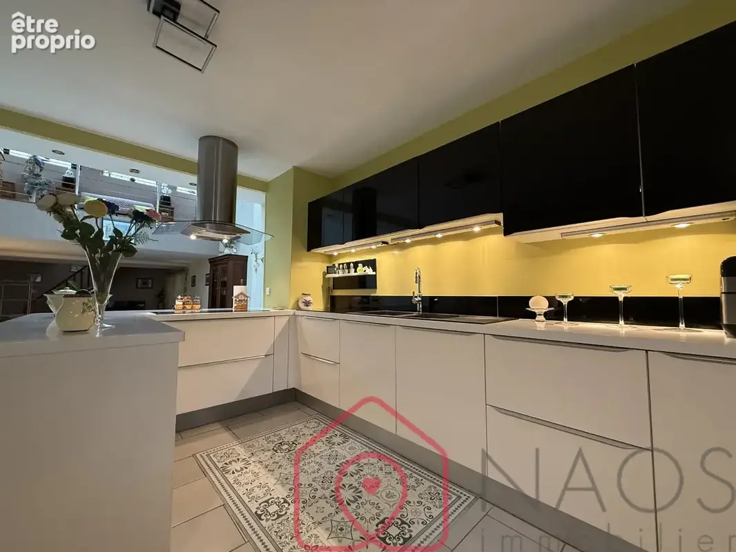 Rare Appartement de 180 m2 volumes exceptionnels & luminosité au rendez-vous - photo 2