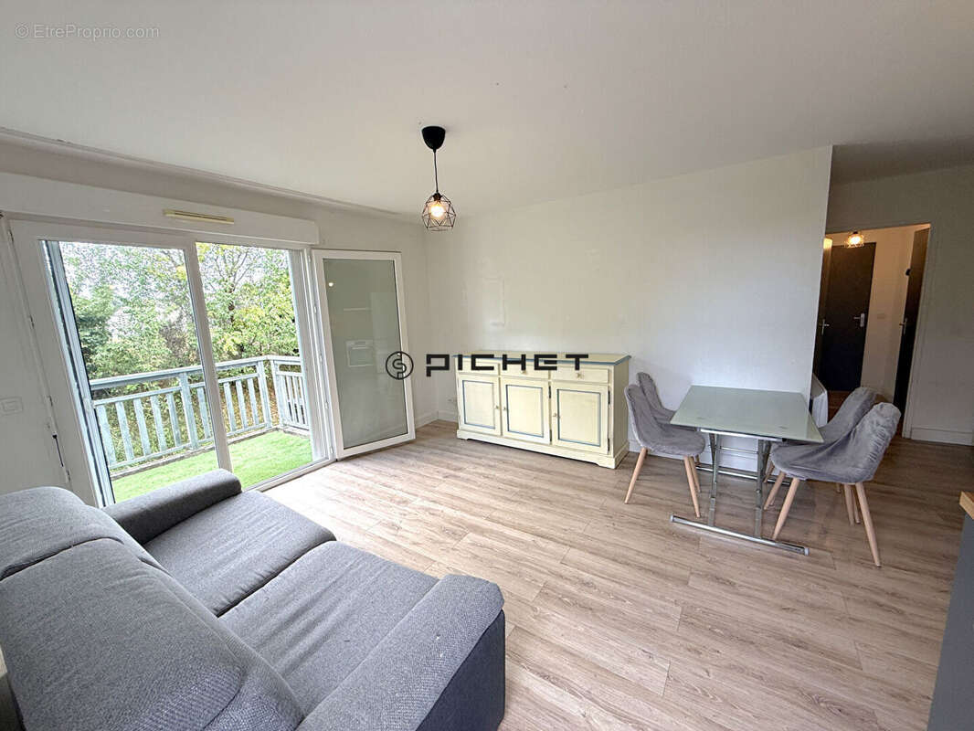Appartement à MONTUSSAN