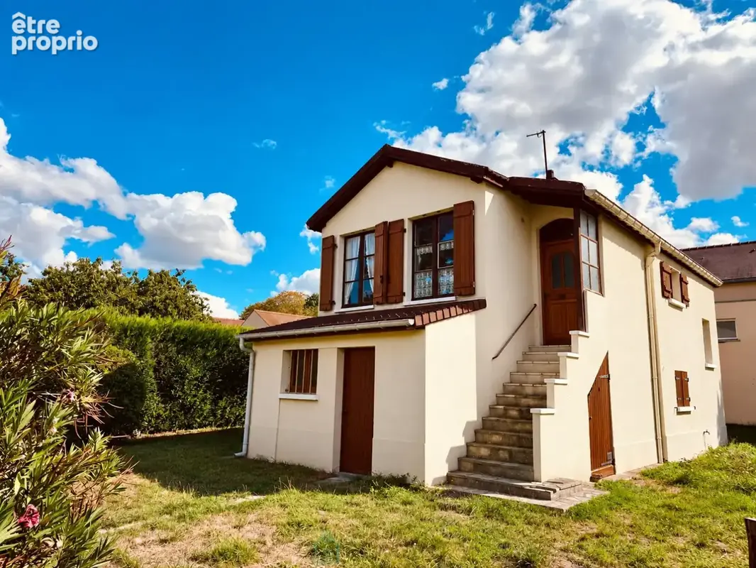 VÉTHEUIL  Maison individuelle avec jardin, garage et vue sur le village - photo 1