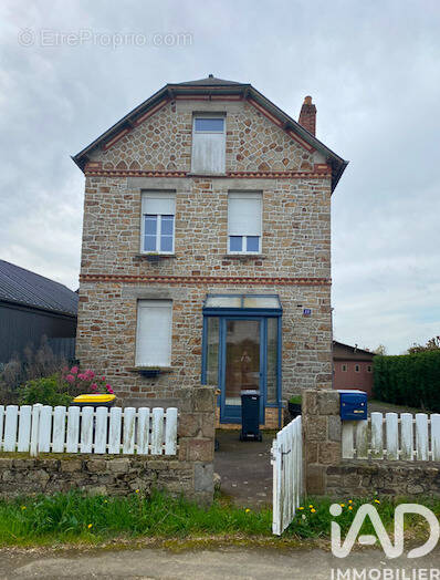 Photo 1 - Maison à BAZOUGES-LA-PEROUSE