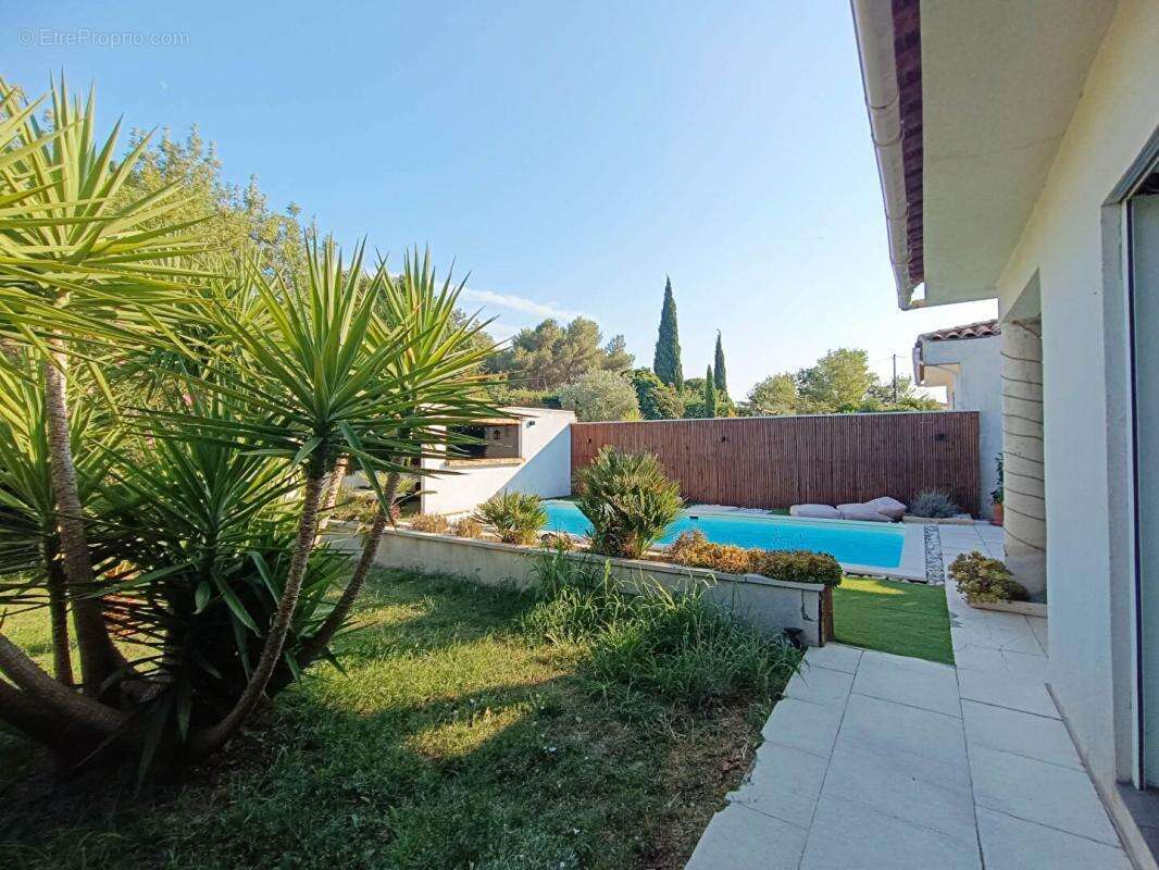Maison Saint Chamas 5 pièce(s) Avec Piscine et jardin aménagé - photo 5