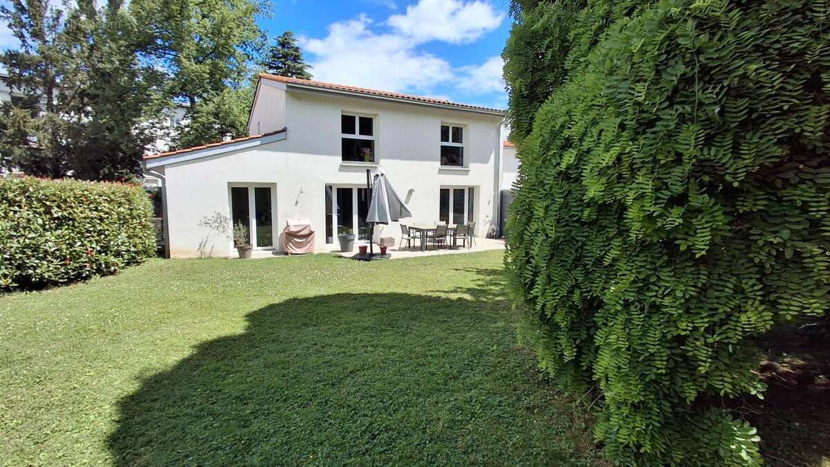 Maison à LIMAS