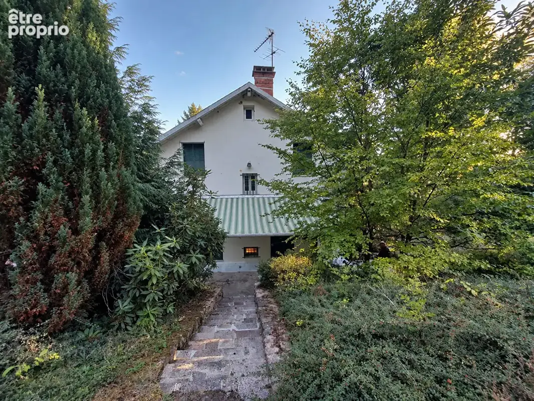 Maison à SAINT-BONNET-DES-QUARTS