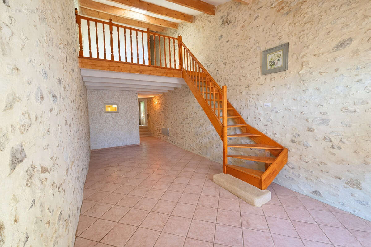 Maison à ROCHEMAURE