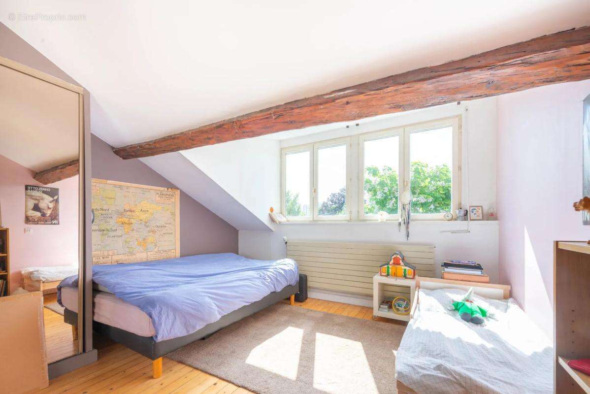Maison de 234m² au sol à Nanterre Ville - photo 9