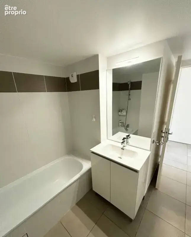 EXCLUSIVITÉ – Appartement T3 avec balcon et terrasse – Vénissieux, proche tramway - photo 10