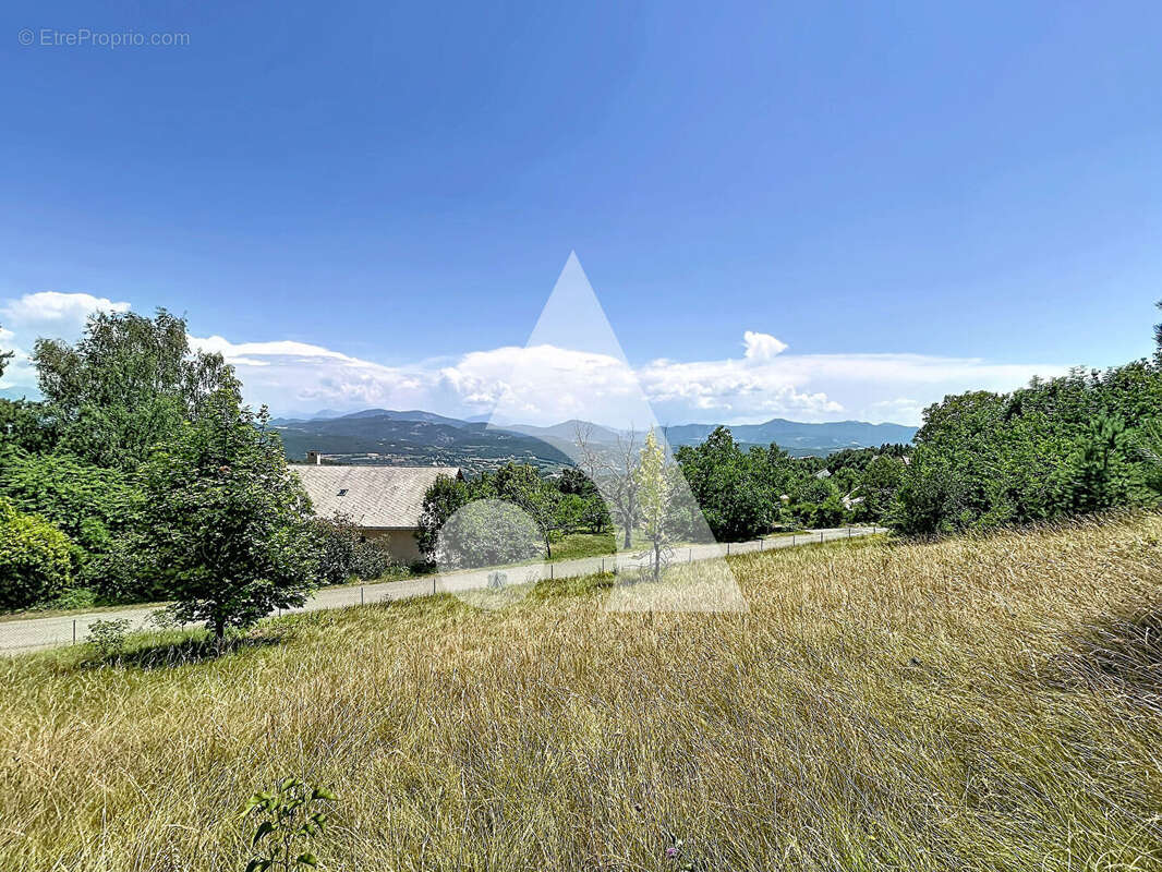 Terrain constructible de1455 m2 à La Freissinouse - photo 5