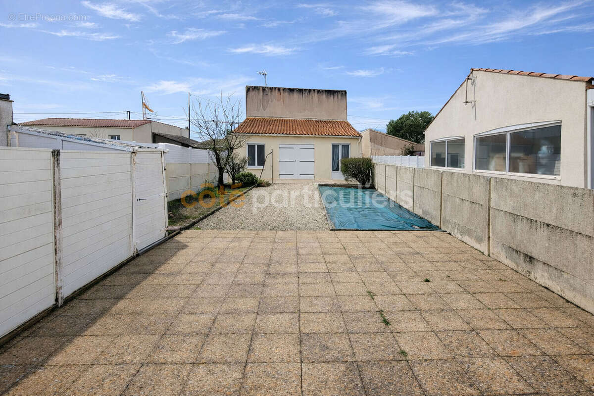 Maison située dans l'hypercentre de L'Aiguillon-La-Presqu' Île 4 pièce(s) 120.6 m2 - photo 2