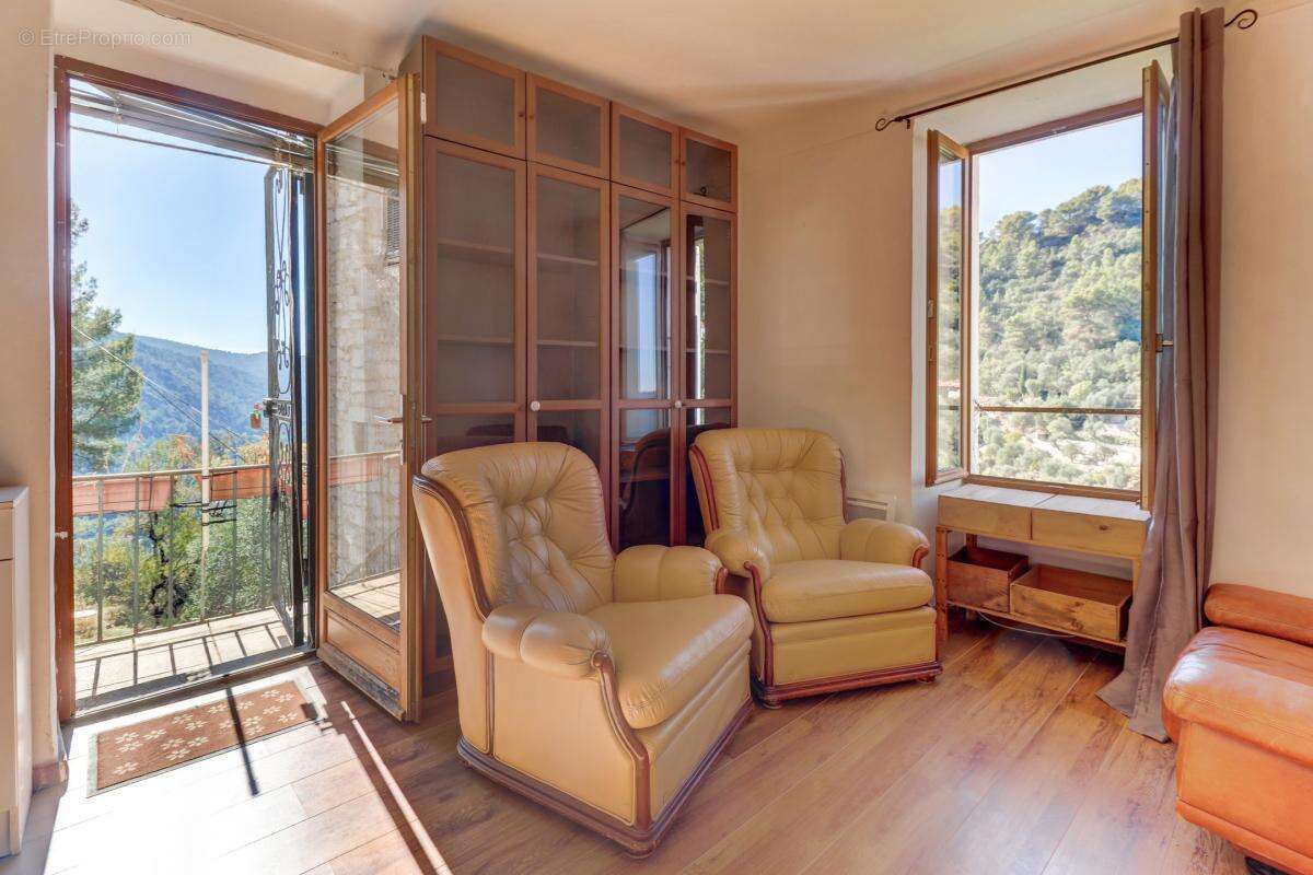 Appartement à PEILLON