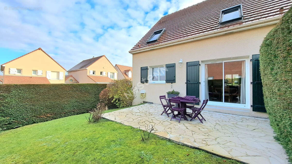 Maison à MARLY-LA-VILLE