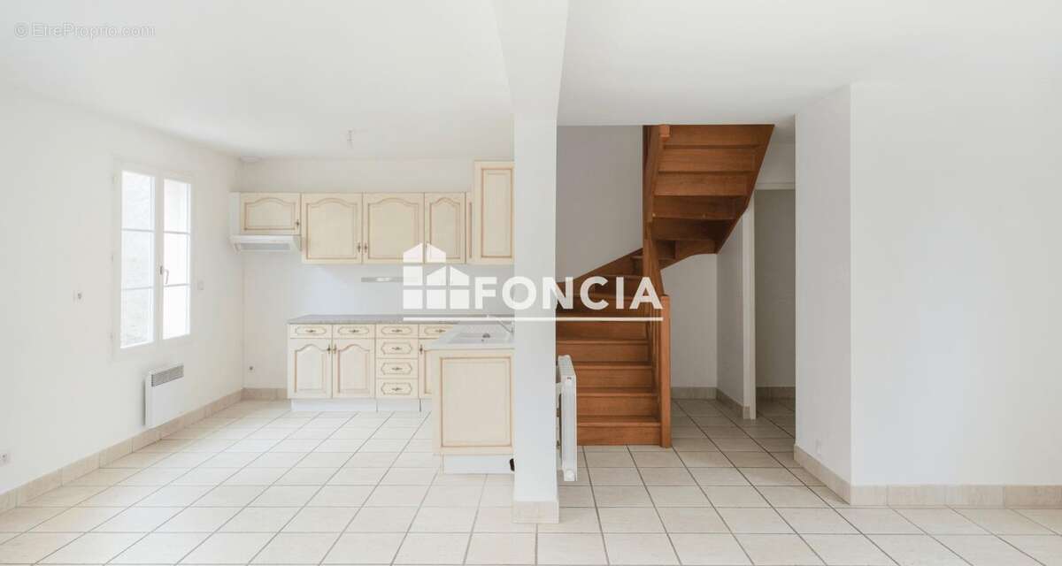 Maison à SAINT-JEAN-DE-BRAYE