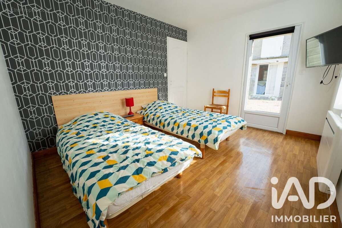 Maison 280 m² à Doue-La-Fontaine  - photo 8