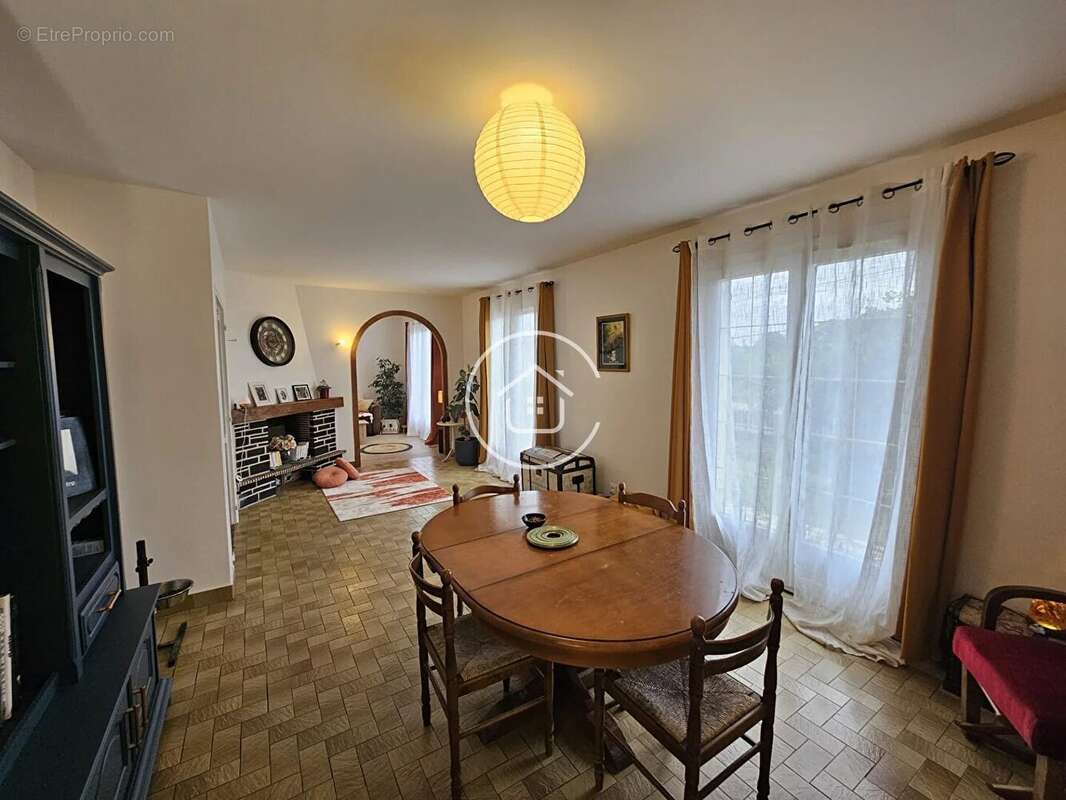 Maison familiale avec sous-sol et beau terrain à Vineuil - photo 4