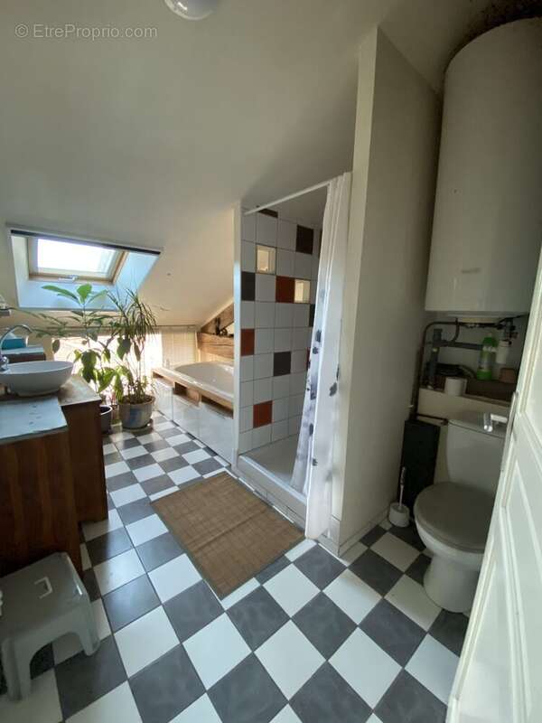 Maison à SAINT-HILAIRE-DU-ROSIER