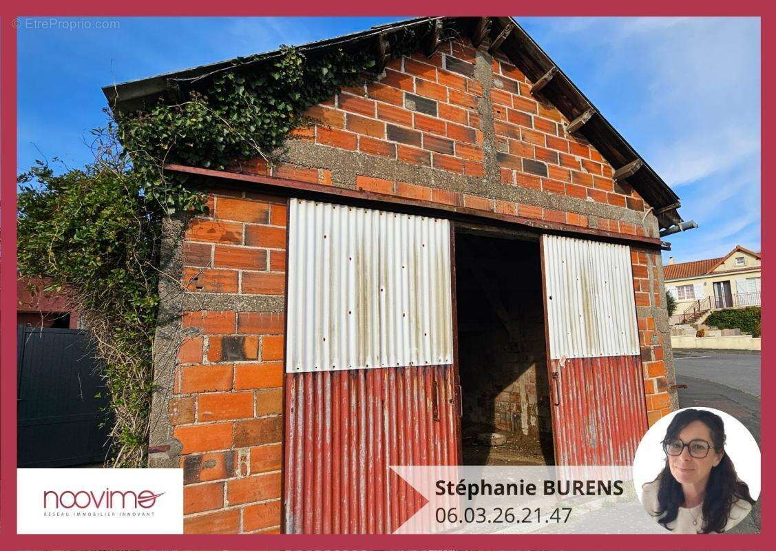 Parking à MAULEVRIER