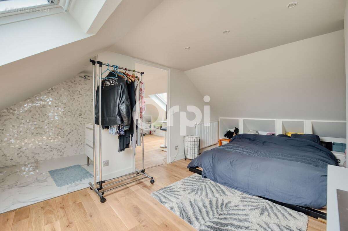 Maison à BUSSY-SAINT-GEORGES