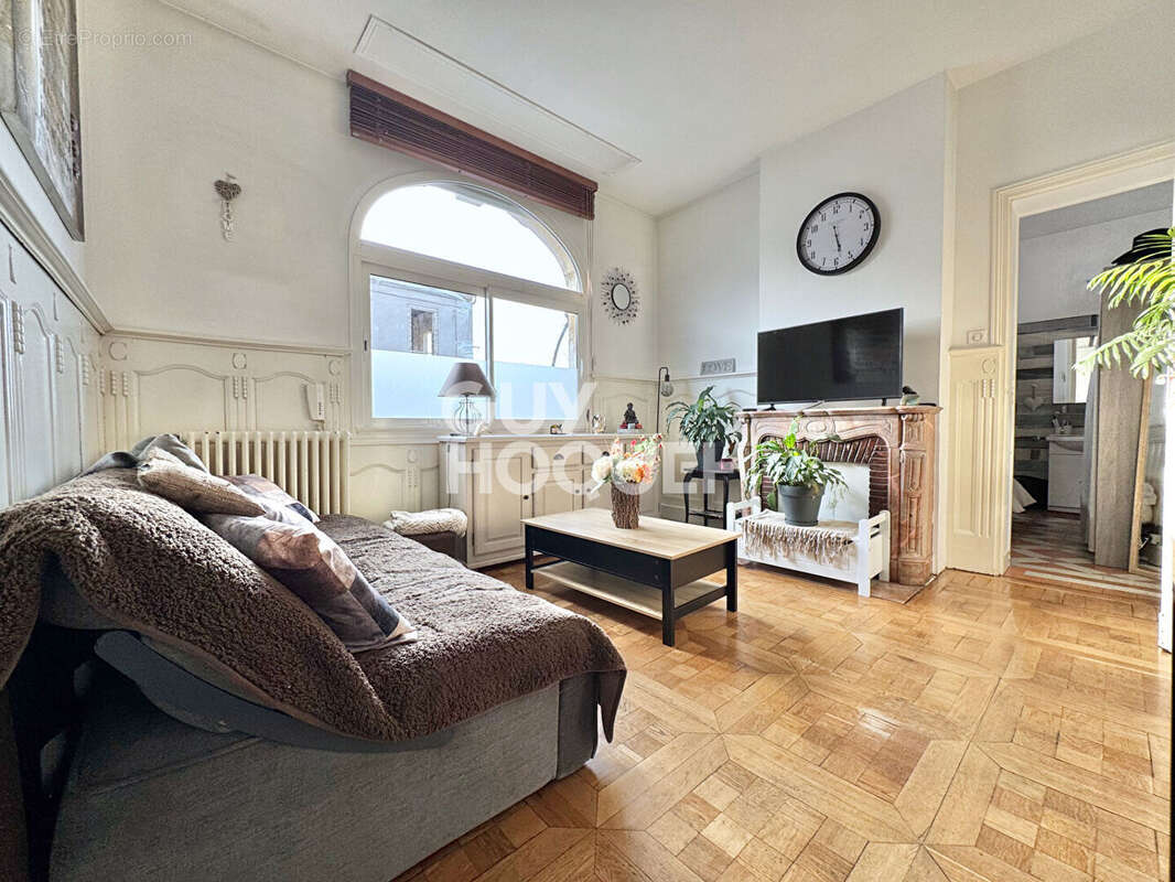 À 100 m du port - T2 avec extérieur 35 m² - Rare - photo 2