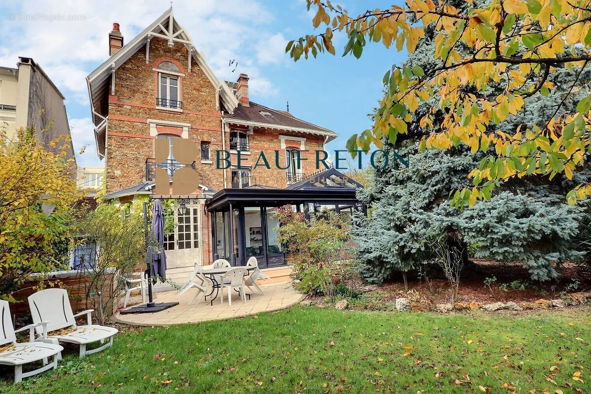 Maison à SAINT-MAUR-DES-FOSSES