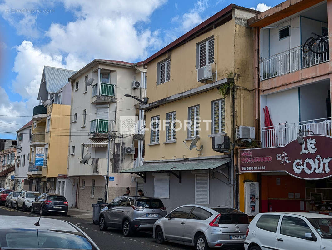Immeuble de rapport idéalement située à terresaint-ville - photo 2