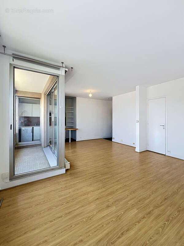 Studio lumineux avec balcon - Hyper-centre Reims - photo 5