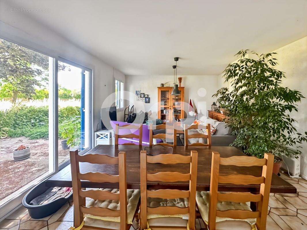 Maison à LES VENTES