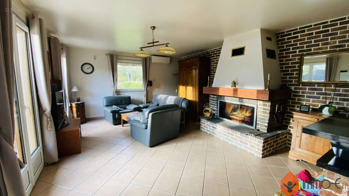 Maison à CONDE-SAINTE-LIBIAIRE